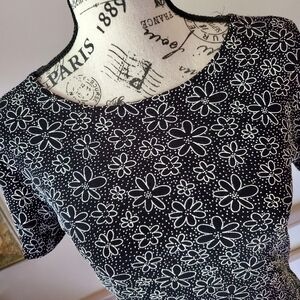 Vintage 90s Black And White Daisy Print Baby Tee
